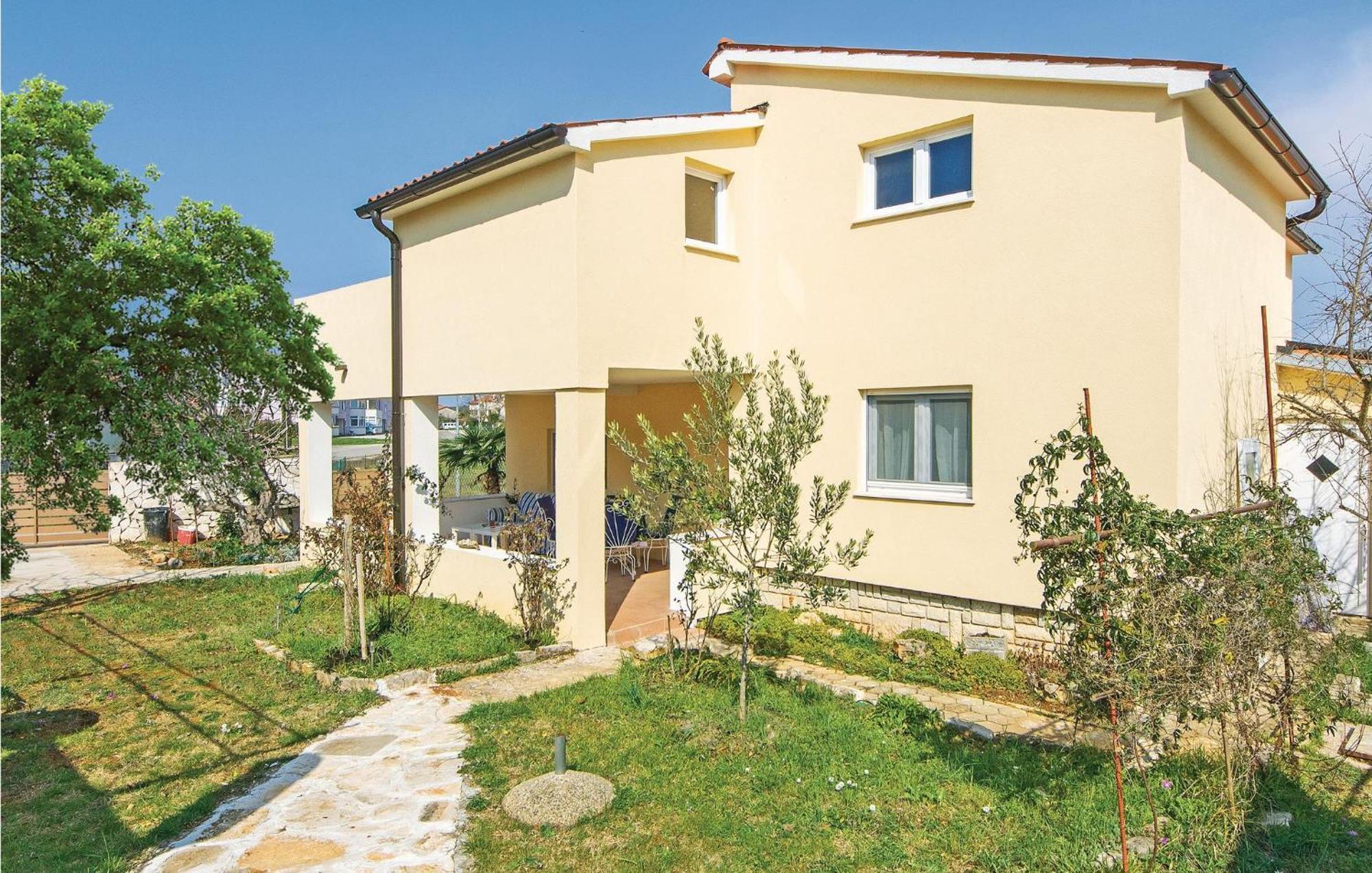 Awesome Apartment In Fazana With Wifi Kültér fotó